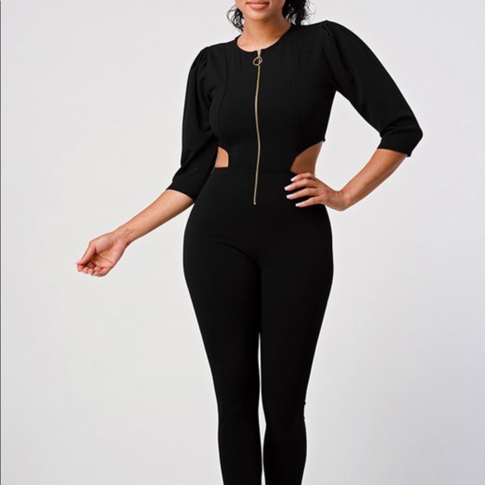 Color: Black

Product: Jumpsuit, short, puffed sleeve jumpsuit, cut-out jumpsuit